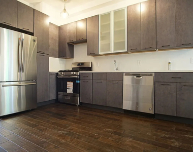 807 Quincy Street - Photo Thumbnail 1