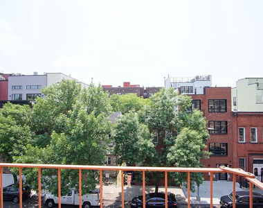 807 Quincy Street - Photo Thumbnail 9