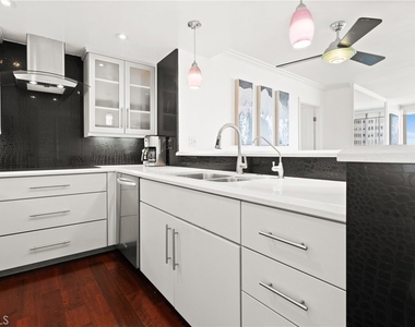 700 E Ocean Boulevard - Photo Thumbnail 11