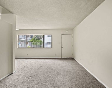 1295 Federal Avenue - Photo Thumbnail 8