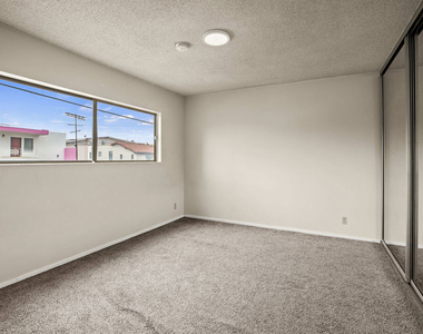 1295 Federal Avenue - Photo Thumbnail 5