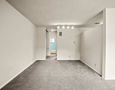 1295 Federal Avenue - Photo Thumbnail 4