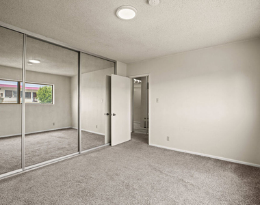 1295 Federal Avenue - Photo Thumbnail 6