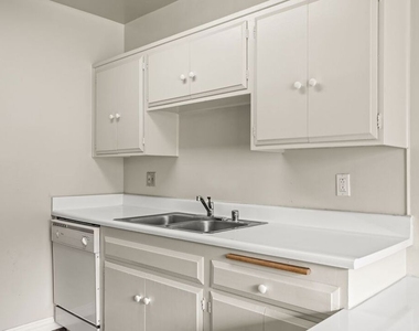 1295 Federal Avenue - Photo Thumbnail 2