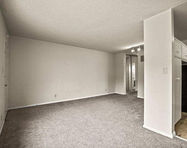 1295 Federal Avenue - Photo Thumbnail 3