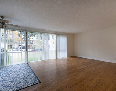 11131 Rose Avenue - Photo Thumbnail 4