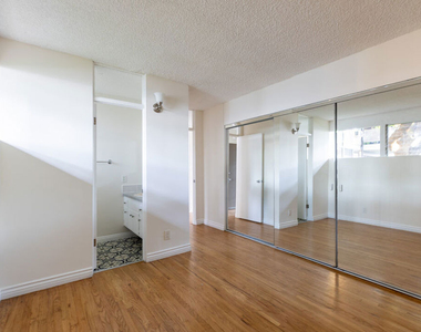 11131 Rose Avenue - Photo Thumbnail 10