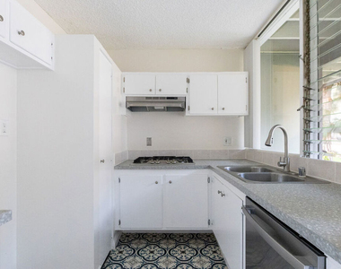 11131 Rose Avenue - Photo Thumbnail 15