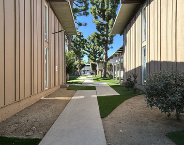 11131 Rose Avenue - Photo Thumbnail 2