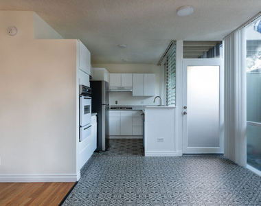 11131 Rose Avenue - Photo Thumbnail 4
