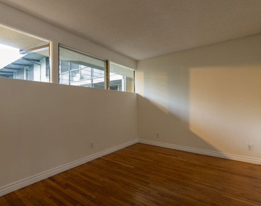 11131 Rose Avenue - Photo Thumbnail 7
