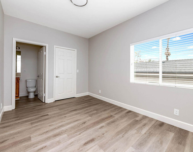 14735 Friar Street - Photo Thumbnail 14