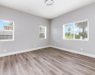 14735 Friar Street - Photo Thumbnail 10
