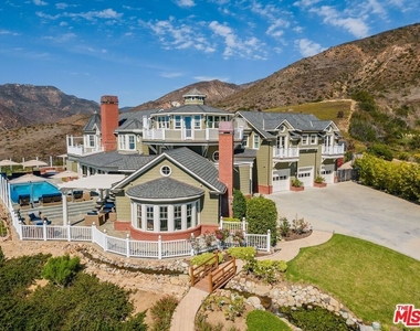 6277 Sea Star Drive - Photo Thumbnail 2