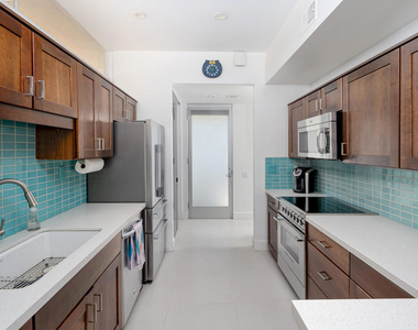 24 Desert Lakes Drive - Photo Thumbnail 6