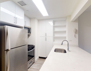 10 Hanover Square - Photo Thumbnail 1