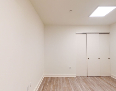 10 Hanover Square - Photo Thumbnail 3