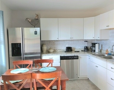 2840 Shoreview Drive - Photo Thumbnail 3