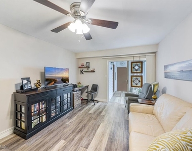 402 Bristle Cone Lane - Photo Thumbnail 2