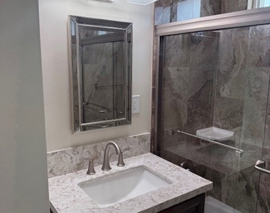 1131 N Kenmore Avenue - Photo Thumbnail 14