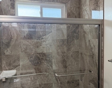 1131 N Kenmore Avenue - Photo Thumbnail 16