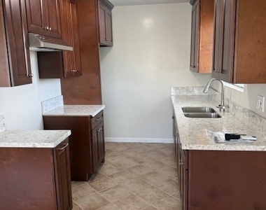 1131 N Kenmore Avenue - Photo Thumbnail 10