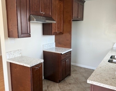 1131 N Kenmore Avenue - Photo Thumbnail 8