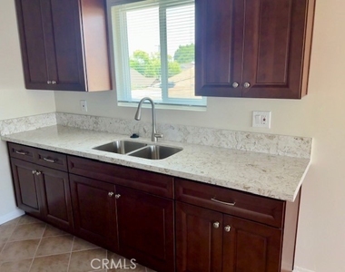 1131 N Kenmore Avenue - Photo Thumbnail 11