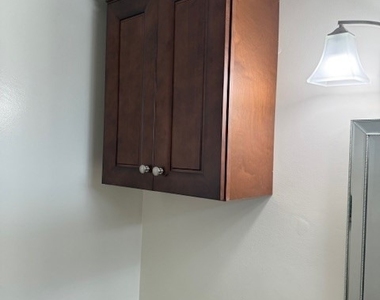 1131 N Kenmore Avenue - Photo Thumbnail 15