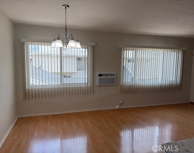1131 N Kenmore Avenue - Photo Thumbnail 3