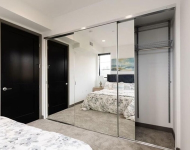 552 N Hobart Boulevard - Photo Thumbnail 3