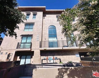 552 N Hobart Boulevard - Photo Thumbnail 9