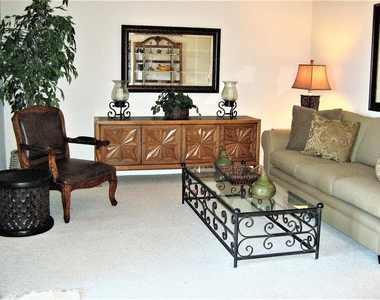 72346 Sommerset Drive - Photo Thumbnail 2