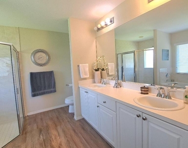 1747 N Dovetail Drive - Photo Thumbnail 9