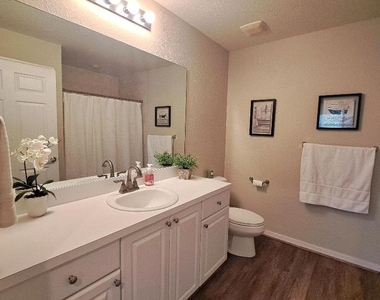 1747 N Dovetail Drive - Photo Thumbnail 11