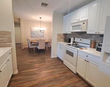 1747 N Dovetail Drive - Photo Thumbnail 5