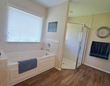 1747 N Dovetail Drive - Photo Thumbnail 10