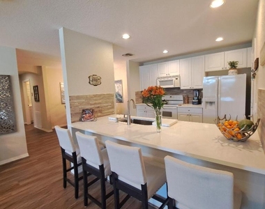 1747 N Dovetail Drive - Photo Thumbnail 3