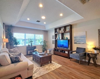 1747 N Dovetail Drive - Photo Thumbnail 2