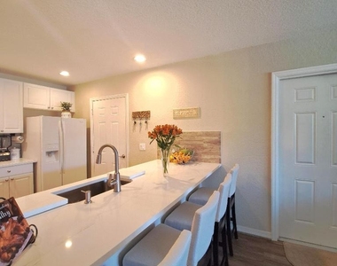 1747 N Dovetail Drive - Photo Thumbnail 4