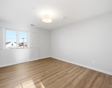 62 South Street - Photo Thumbnail 9