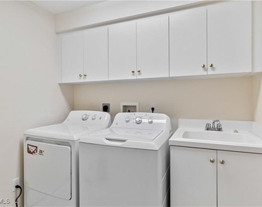 1001 Arbor Lake Drive - Photo Thumbnail 14