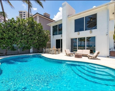 3350 Ne 14th Court - Photo Thumbnail 5