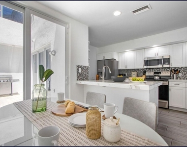 3350 Ne 14th Court - Photo Thumbnail 20