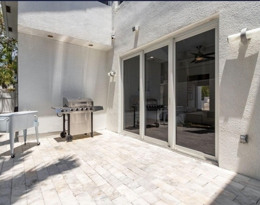 3350 Ne 14th Court - Photo Thumbnail 18