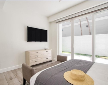 3350 Ne 14th Court - Photo Thumbnail 31