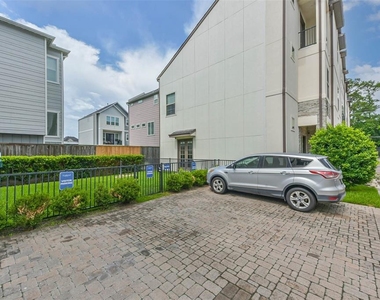 10914 Brookeshire Chase Lane - Photo Thumbnail 3