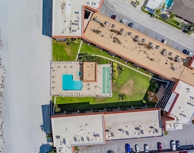 17580 Gulf Boulevard - Photo Thumbnail 6