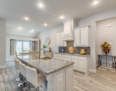 2602 Geer Lane - Photo Thumbnail 6