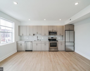646 N 32nd Street - Photo Thumbnail 2